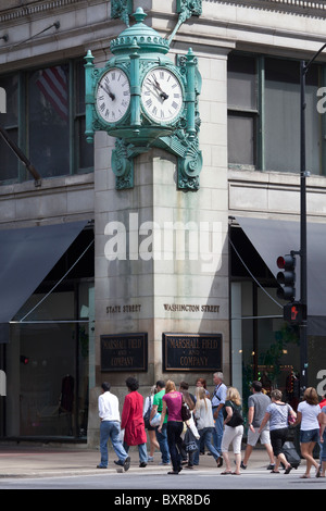 Uhr bei Macys Shop Abteilung, früher Marshall Field's, State Street, Chicago, Illinois, USA Stockfoto