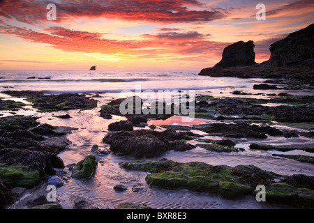 Trevellas Porth (in der Nähe von St. Agnes) erfasst bei Sonnenuntergang Stockfoto