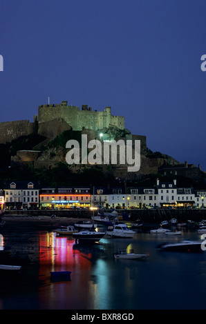 Gorey Castle bei Nacht, Jersey, Kanalinseln Stockfoto