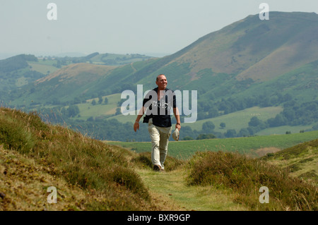 Schauspieler Pete Postlethwaite auf Das Longmynd in Church Stretton, Shropshire, England, Großbritannien Stockfoto