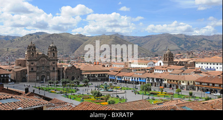 Panorama mit der Kathedrale am Plaza de Armas in Cusco (auch buchstabiert Cuzco) in Peru. Stockfoto