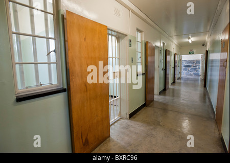 Ehemaliges Gefängnis Flügel & Zellen wo Nelson Mandela auf Robben Island, Cape Town, Südafrika fand Stockfoto