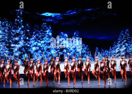 "Schlittenfahrt" Szene - die Radio City Music Hall Weihnachts-spektakuläre Show in New York City 2010 Stockfoto