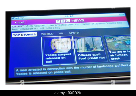 Ausschnitt des Ipod Touch zeigt bbc Nachrichten Homepage Joanna Yeates Mord Anfrage Stockfoto