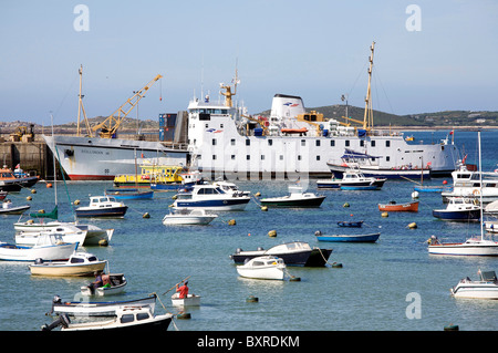 Scillonian Fähre im Hafen von Hugh Town, St. Marien, Isles of Scilly Stockfoto