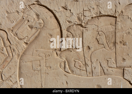 Reliefs von der Schlacht von Kadesch an den Außenwänden der Tempel von Ramses II in Abydos, Niltal Ägyptens Stockfoto