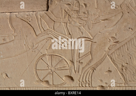 Reliefs von der Schlacht von Kadesch an den Außenwänden der Tempel von Ramses II in Abydos, Niltal Ägyptens Stockfoto