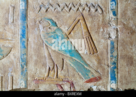 Nahaufnahme von geschnitzten Hieroglyphen in die Tempel von Ramses II in der Nähe der Tempel von Sethos ich an Abydos, Ägypten Stockfoto