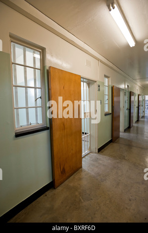 Ehemaliges Gefängnis Flügel & Zellen wo Nelson Mandela auf Robben Island, Cape Town, Südafrika fand Stockfoto