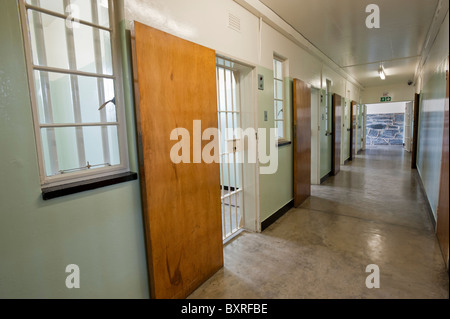 Ehemaliges Gefängnis Flügel & Zellen wo Nelson Mandela auf Robben Island, Cape Town, Südafrika fand Stockfoto