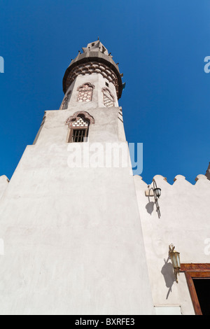 Minarett der Moschee von Abu el-Haggag oben auf den Wänden der Luxor-Tempel, Luxor Stadt Ägypten Stockfoto