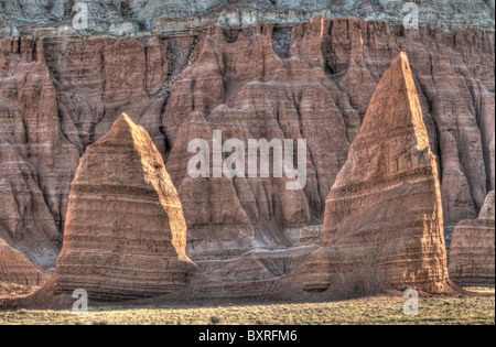 HDR-Bild von roten Sandsteinformationen Hoodoo in der Nähe Tempel des Mondes, Capitol Reef National Park, Utah Stockfoto