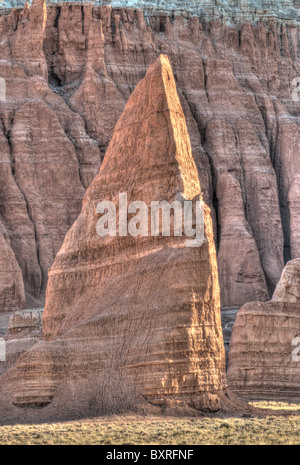 HDR-Bild von roten Sandsteinformationen Hoodoo in der Nähe Tempel des Mondes, Capitol Reef National Park, Utah Stockfoto