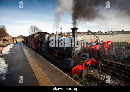 Großbritannien, England, Yorkshire, Leeds, Middleton Railway, Dampf-Lokomotive ausgeschiedenen Bahnsteig Stockfoto