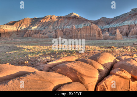 HDR-Bild von roten Sandstein-Formationen im Cathedral Valley bei Sonnenuntergang in der Nähe Tempel des Mondes Stockfoto