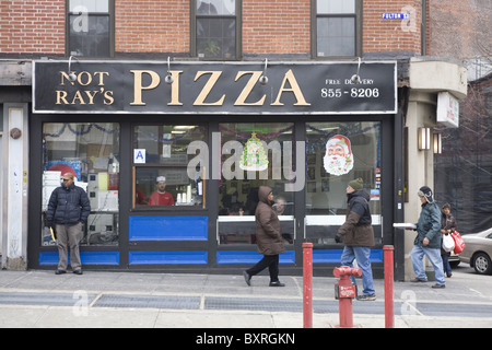 Nicht Rays Pizzeria in Clinton Hill; Brooklyn; New York Stockfoto