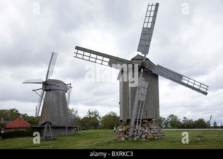 Ost-Europa, Baltikum, Estland, Insel Saaremaa, Angla, Blick auf traditionellen estnischen Windmühlen Stockfoto