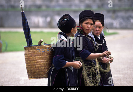 Black Hmong Frauen. Sapa, Lao Cai Provinz, Nord-Vietnam. Stockfoto