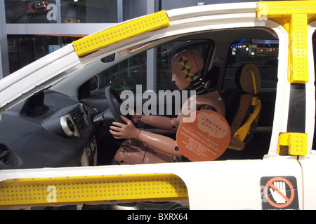 NCAP-Auto-Sicherheit-Käfig-Zelle-Chassis crash Test dummy Stockfoto