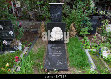 Das Grab des sowjetischen russischen Zirkuskünstler Yuri Durov auf Nowodewitschi-Friedhof in Moskau, Russland Stockfoto