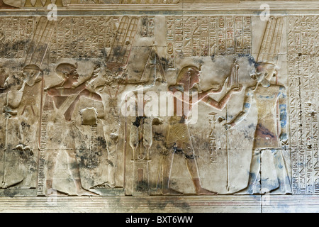 Relief aus Heiligtum innerhalb der Tempel von Sethos arbeite ich bei Abydos, alten Abdju, Niltal Ägyptens Stockfoto