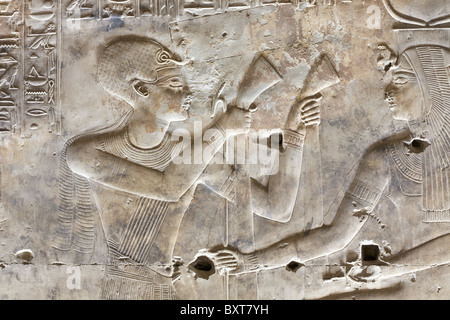 Relief aus Heiligtum innerhalb der Tempel von Sethos arbeite ich bei Abydos, alten Abdju, Niltal Ägyptens Stockfoto