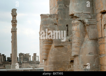 Ruinen von Persepolis, zeremonielle Hauptstadt des Archaemenid Reiches. Tor aller Nationen gezeigt. Stockfoto