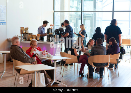 Restaurant-Bereich an der Spitze in Bury St Edmunds, UK Stockfoto