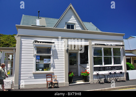 Das kleine Bistro-Restaurant, Rue Lavaud, Akaroa, Banks Peninsula, Canterbury, Neuseeland Stockfoto