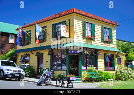 "Feuer und Eis" Kunst & Schmuck Shop, Church Street, Akaroa, Banks Peninsula, Canterbury, Neuseeland Stockfoto