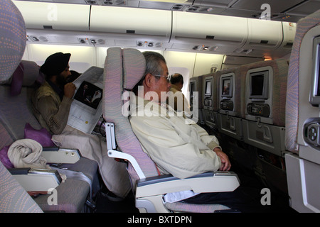 Multi ethnischen Passagiere in einem Flug Filme und Fernsehen Stockfoto