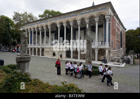 Die gefliest Kiosk (Çinili Köşk) befindet sich ein Pavillon inmitten der Außenwände des Topkapi Palast und stammt aus dem Jahr 1473, Istanbul, Türkei. Stockfoto