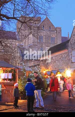 Winchester Weihnachtsmarkt, Winchester Cathedral Stockfoto
