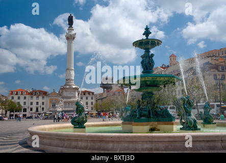 Portugal, Lissabon, die Baixa-Viertel, Rossio-Platz, Brunnen und Statue von Dom Pedro IV Stockfoto