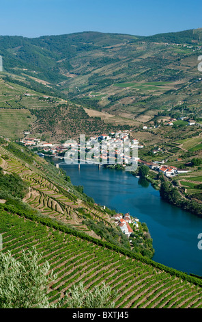 Portugal, das Alto Douro Fluss Douro in Pinhao Stockfoto