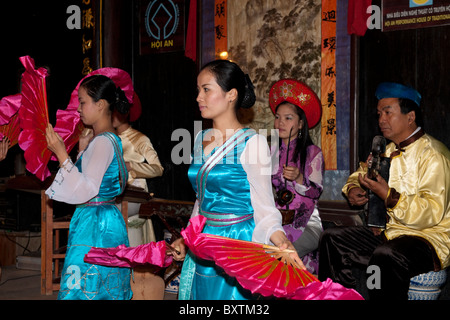 Traditionelle Musik und Tanz zeigen, Hoi an, Vietnam Stockfoto