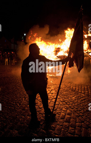 Biggar Feuer entzündet auf Hogmanay jährlich um den Jahreswechsel zu feiern Stockfoto