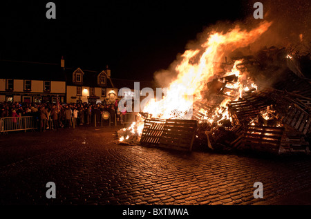 Biggar Feuer entzündet auf Hogmanay jährlich um den Jahreswechsel zu feiern Stockfoto