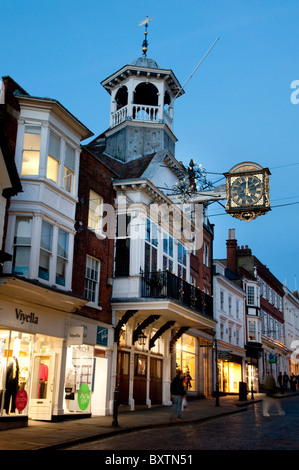 Surrey, Guildford High Street Dämmerung Stockfoto