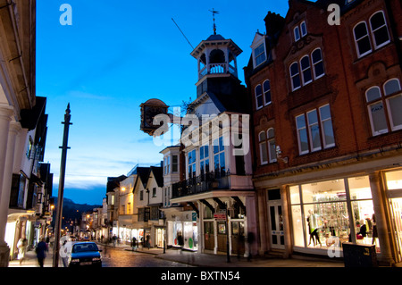 Surrey, Guildford High Street Dämmerung Stockfoto