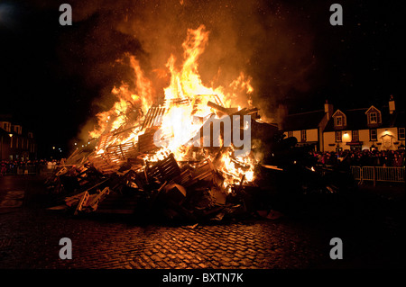 Biggar Feuer entzündet auf Hogmanay jährlich um den Jahreswechsel zu feiern Stockfoto