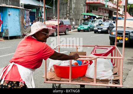 Straße Verkäufer, in der Stadt Port Limon, karibischen Küste, Costa-Rica, Mittelamerika Stockfoto