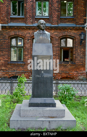 Eine Statue von Johann Gottfried von Herder (25. August 1744 – 18. Dezember 1803), ein deutscher Geistlicher und Philosoph, Riga, Lettland Stockfoto