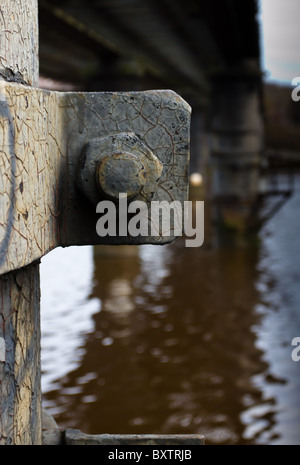 Alte Eisenbahnbrücke zwischen Blaydon und Scotswood auf Tyneside Stockfoto