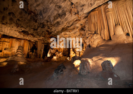 Die Cango Caves in den Ausläufern der Swartberg Mountains in der Nähe von Oudtshoorn, Western Cape, Südafrika Stockfoto