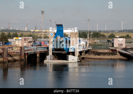 Auto/PKW Fähranleger im Hafen Dunkerque (Dünkirchen), Frankreich. Stockfoto