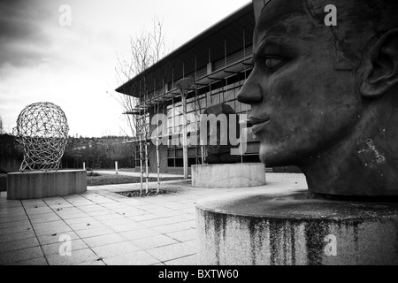 Joseph Hilliers Skulptur Generation eine Gruppe von drei Menschenkopf Skulpturen Stella Haus Newburn Stockfoto