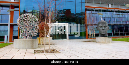 Joseph Hilliers Skulptur Generation eine Gruppe von drei Menschenkopf Skulpturen Stella Haus Newburn Stockfoto