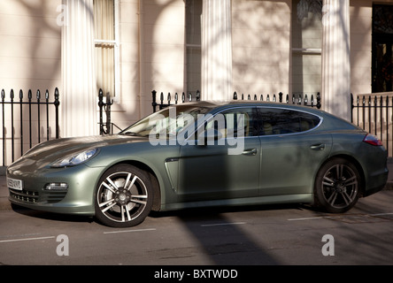 Porsche Panamera-Luxus-Sportlimousine, London Stockfoto