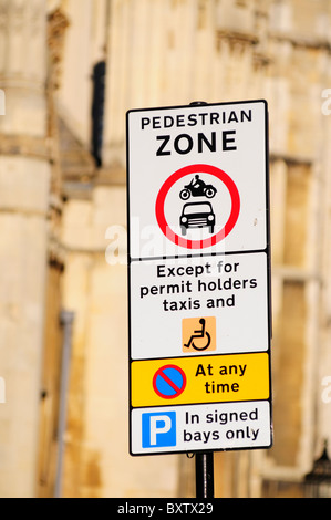 Fußgängerzone Roadsign in Kings Parade, Cambridge, England, UK Stockfoto